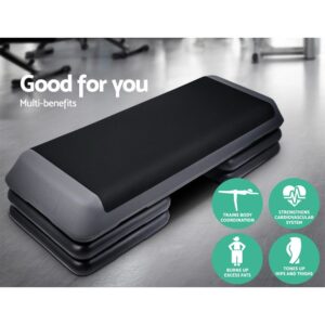 black and gray aerobic step platform on gym floor surrounded by green icons highlighting benefits: body coordination, cardiovascular strength, fat burning, and hip/thigh toning